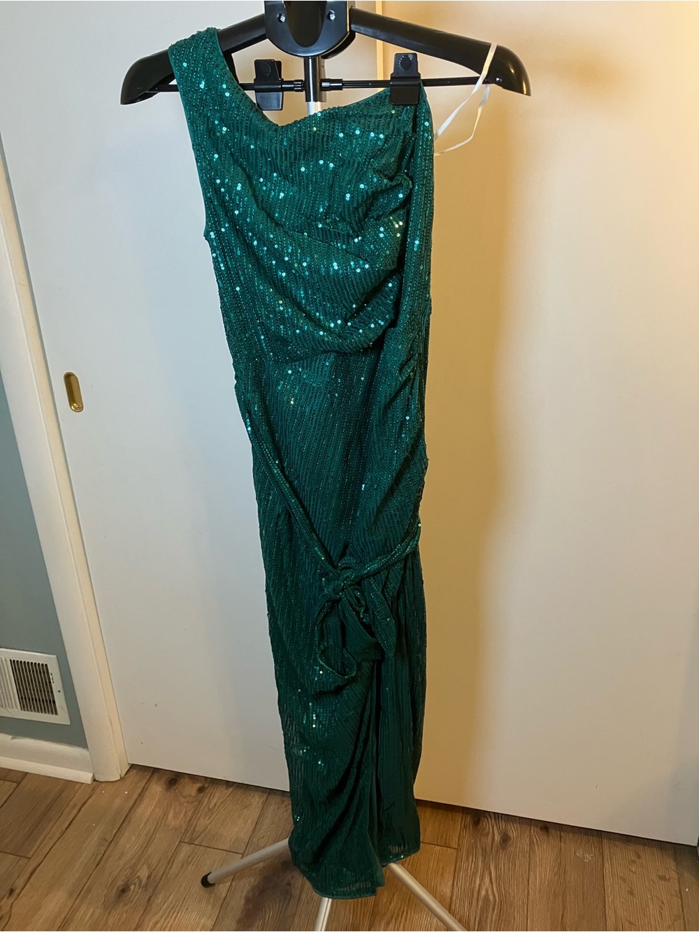 Emerald Green Sequin One Shoulder Midi Dress NWT Size M